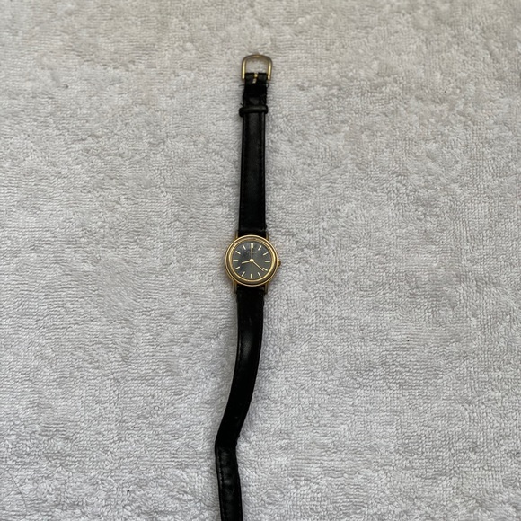 SOLD Black and gold leather vintage watch - Picture 3 of 6